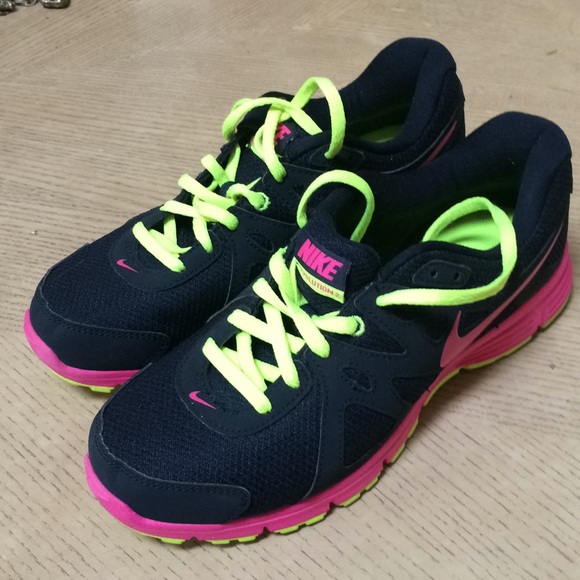 Nike Shoes - Nike sneakers, new, size 9